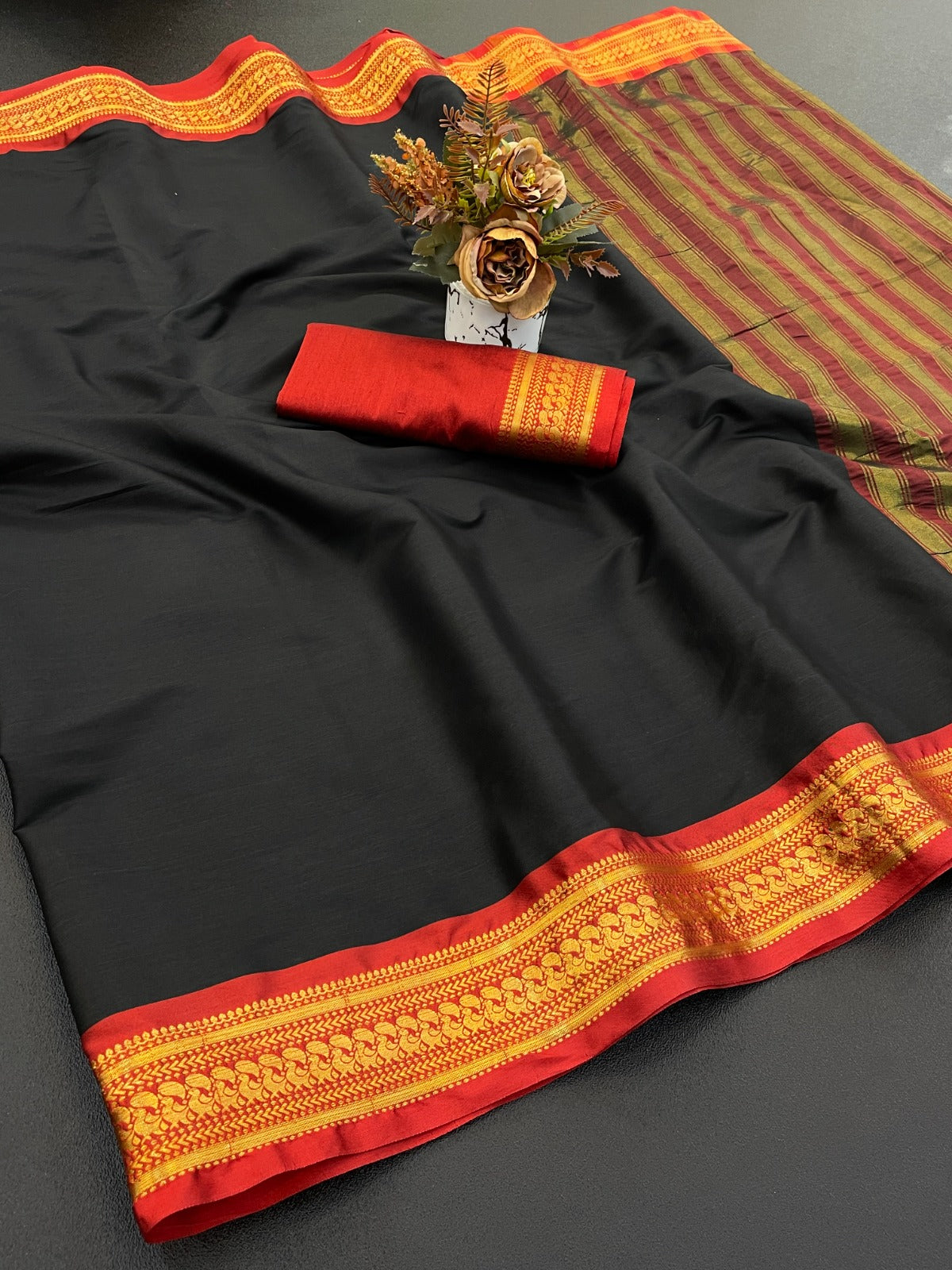 Beautiful animal print zari weaving border