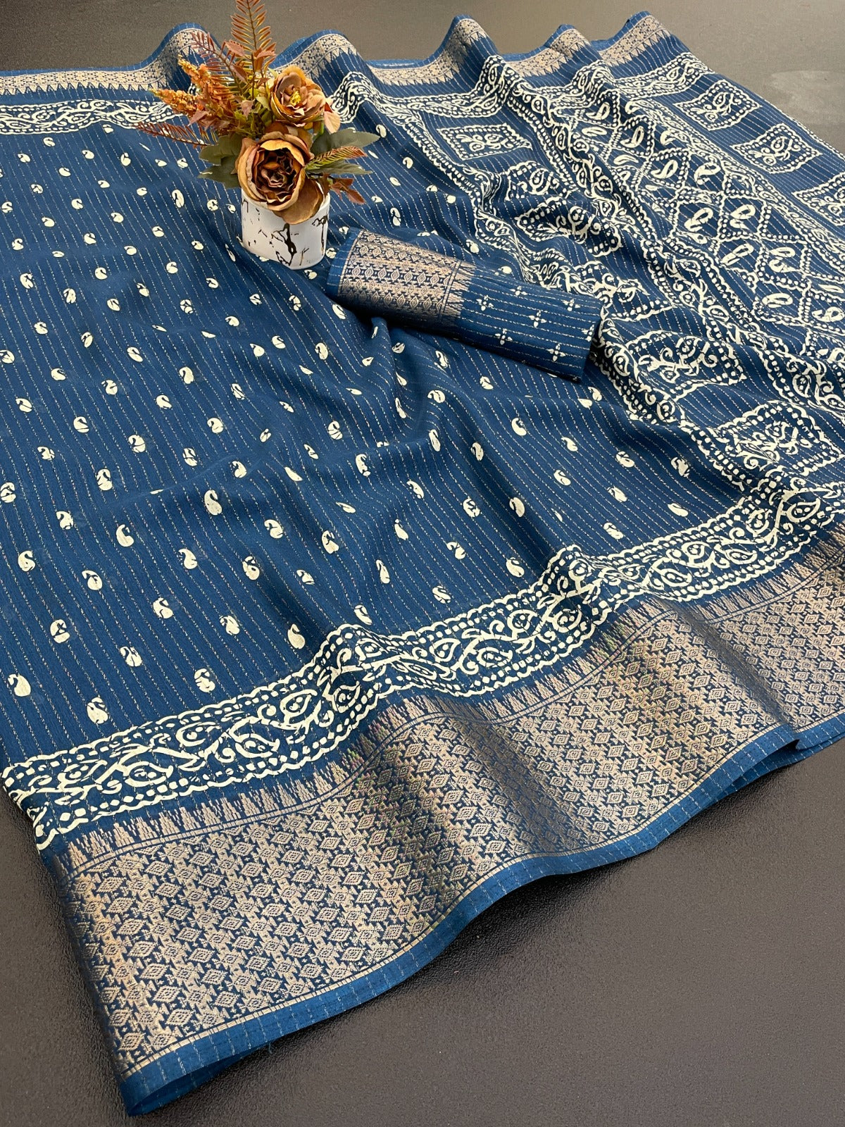 Dola Silk Jaquard Border Printed Saree With Blouse