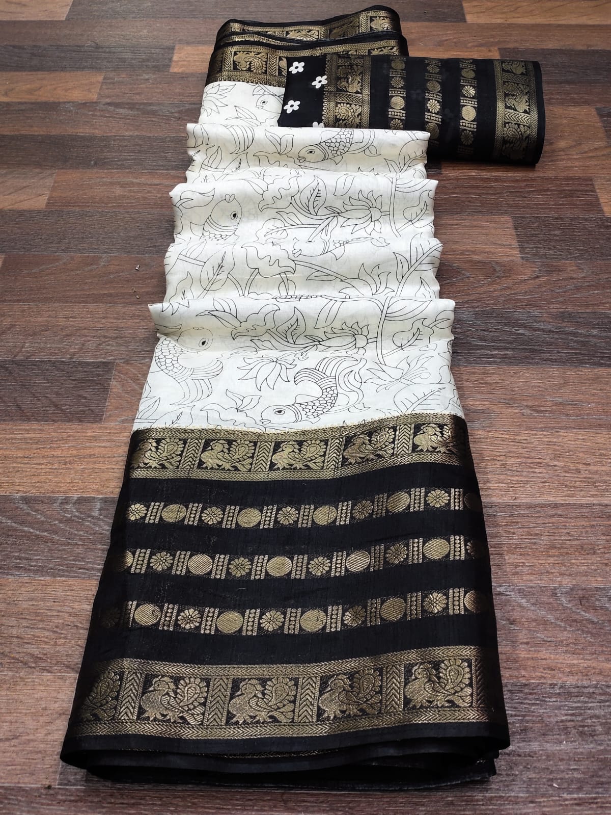 Soft Dola Silk Saree With Jacquard Gap Border