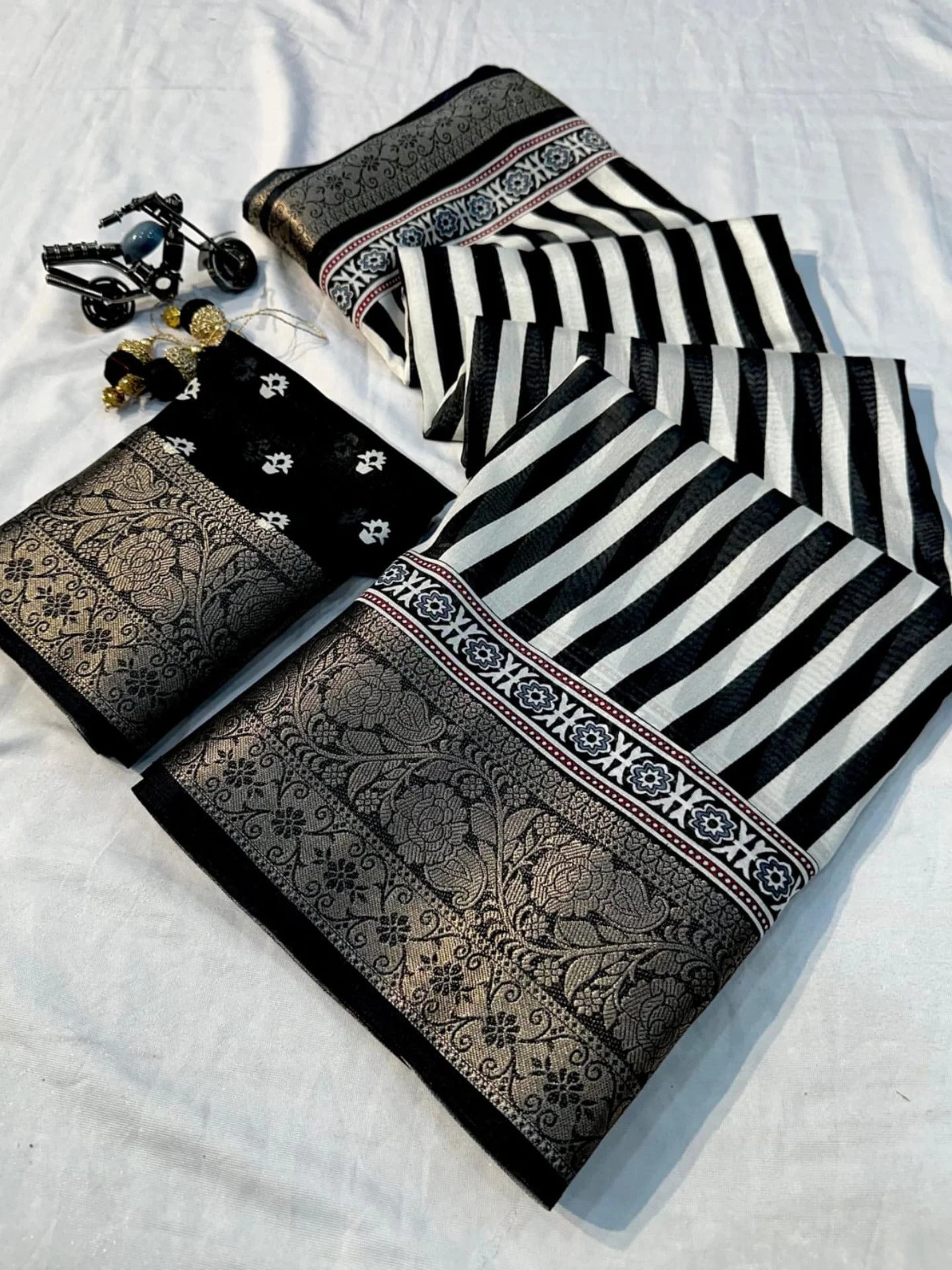 Dola Silk Saree With Jacquard Gap Bodar desgin print